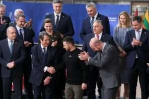 ZELENSKI STIGAO U BRISEL – Svi EU lideri OSIM ORBANA APLAUDIRALI PREDSEDNIKU UKRAJINE