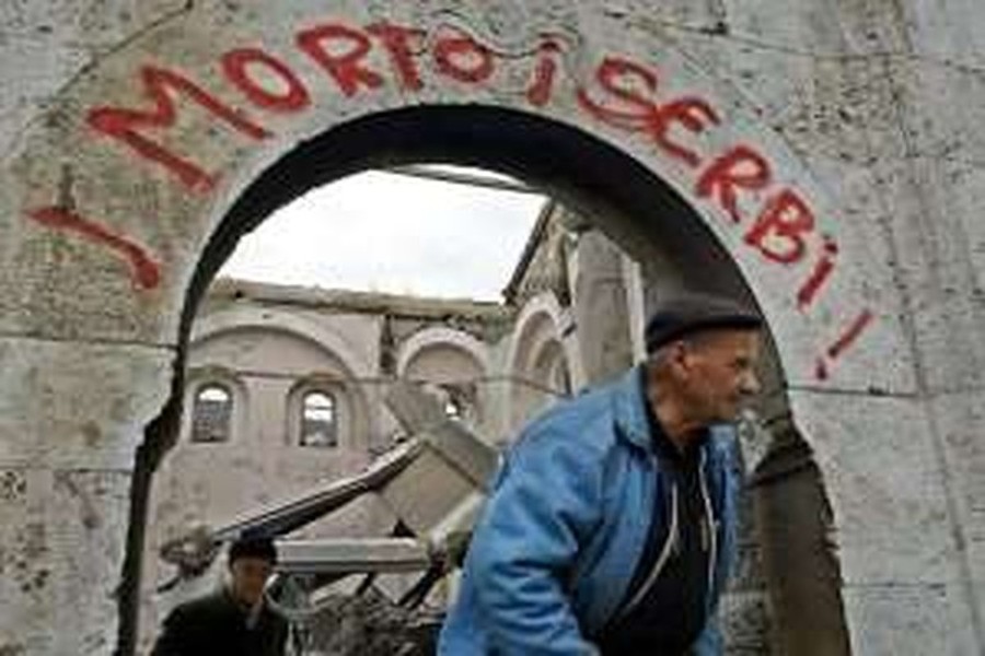 Sramni tekst prištinske „Kohe“: Srbi krivi za pogrom 2004. i skrnavljenje „kulturne baštine Kosova“