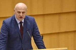 Mislav Kolakušić: Svjetski ekonomski forum je opasna sekta i opasnost za demokraciju