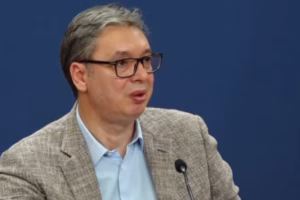 ПЕШАЦИ ХАОСА ПАЛИ ПРЕД КРАЉЕМ МИРА: Вучићева велемајсторска победа за будућност Србије!