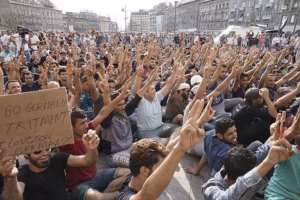 PRE DESET GODINA U EVROPI JE POČELA MIGRACIONA KRIZA: Stari kontinent propada pred našim očima