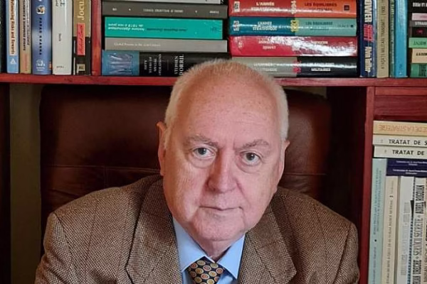 Стратешка митологија и рационална критика