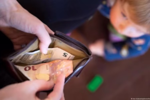 Tomas Klikauer: Dečije siromaštvo u Nemačkoj 2025.